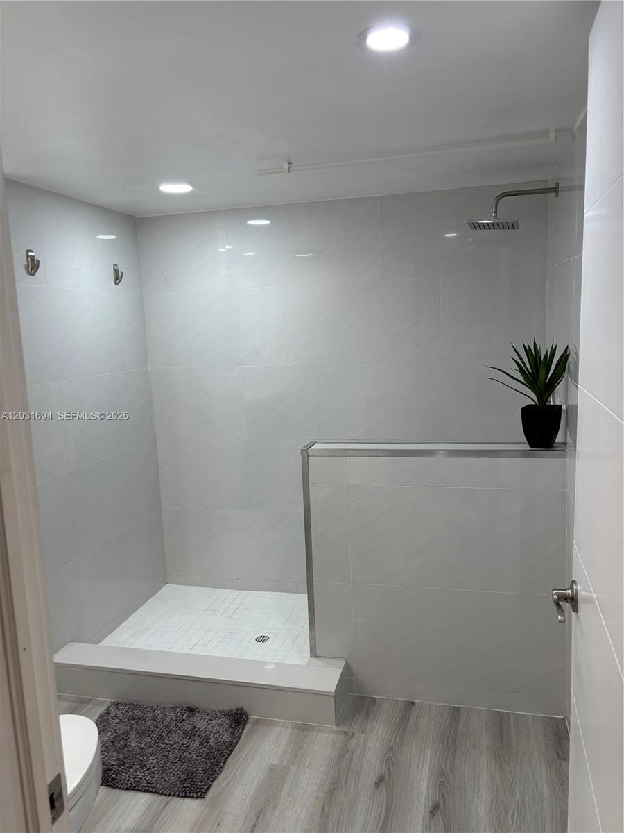 VENETIA CONDO - Residential Lease