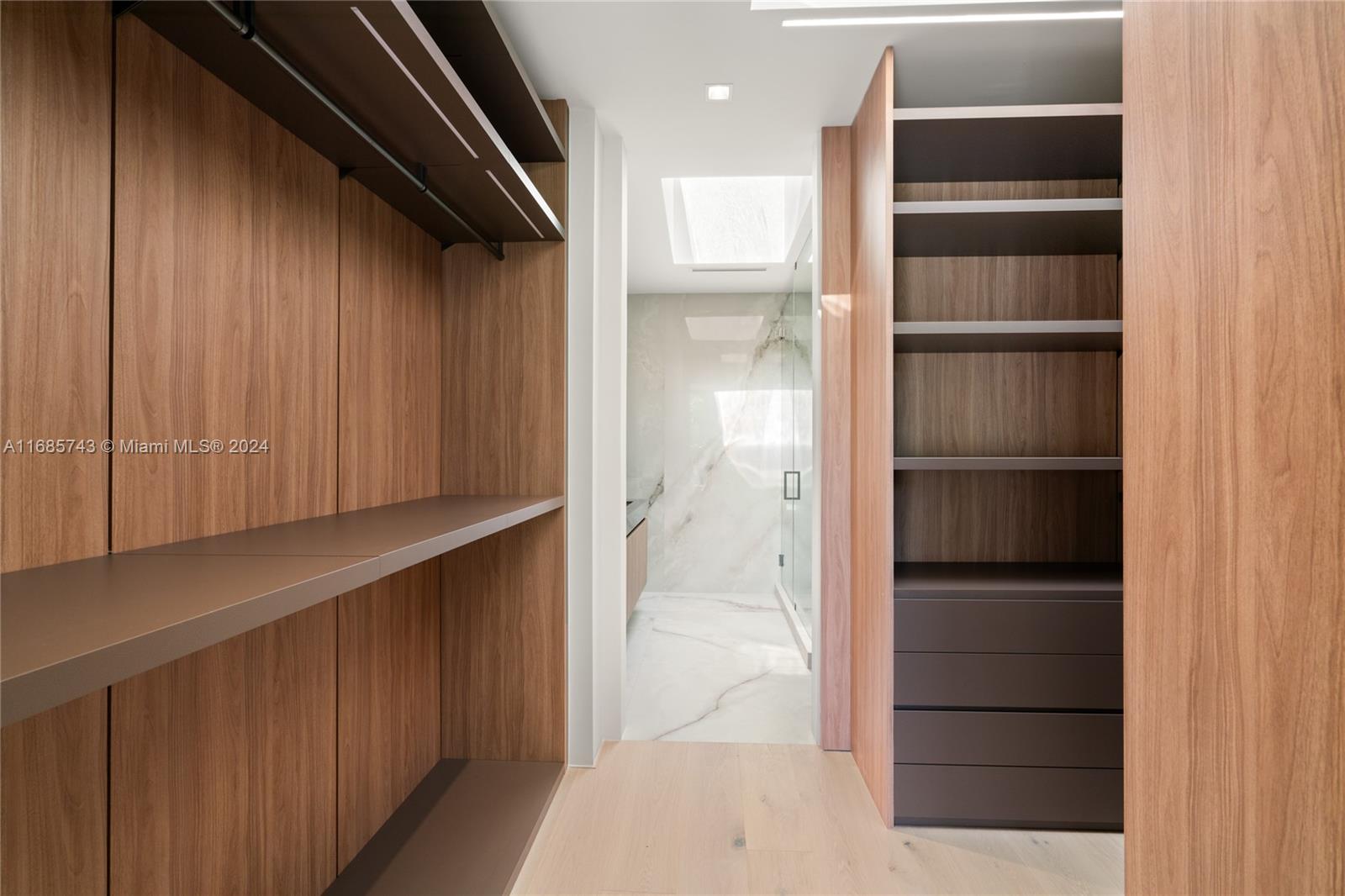 HARDING GROVE OAK - Residential