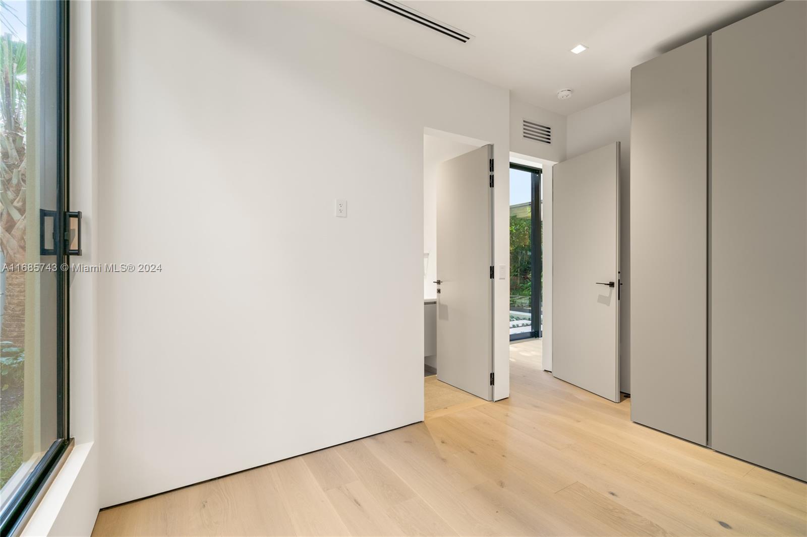 HARDING GROVE OAK - Residential