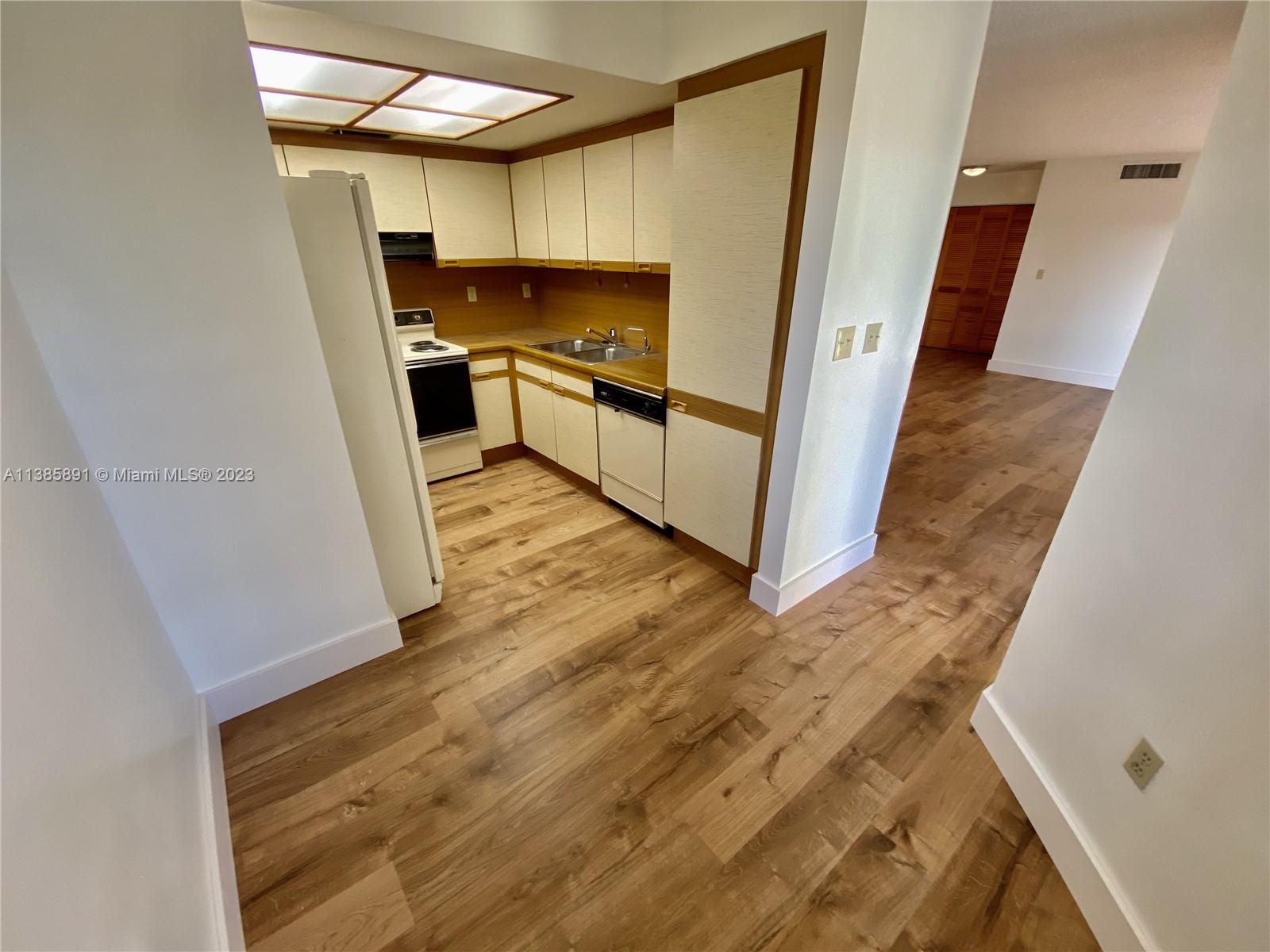 KENLAND WALK CONDO III - Residential Lease
