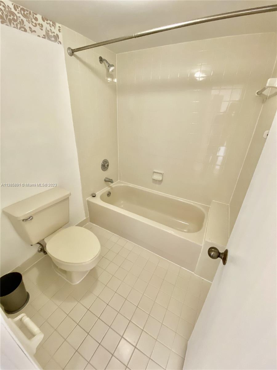 KENLAND WALK CONDO III - Residential Lease