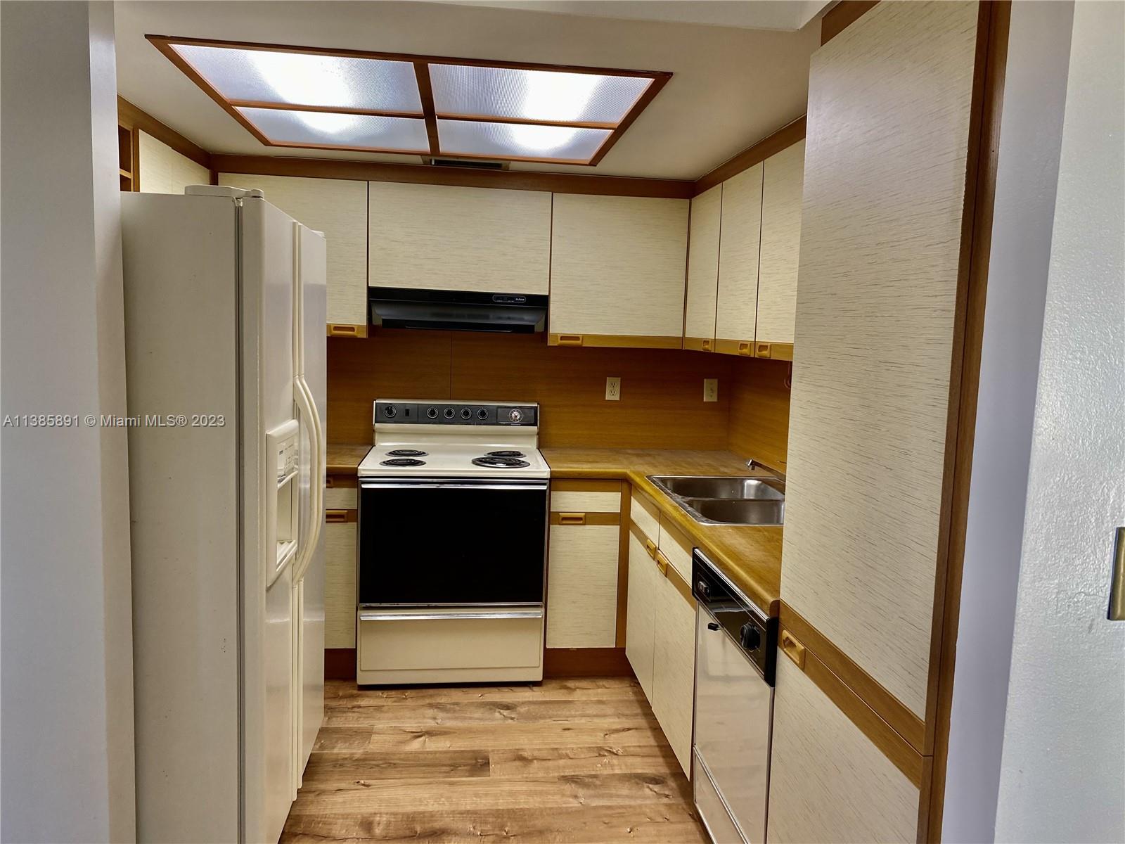 KENLAND WALK CONDO III - Residential Lease