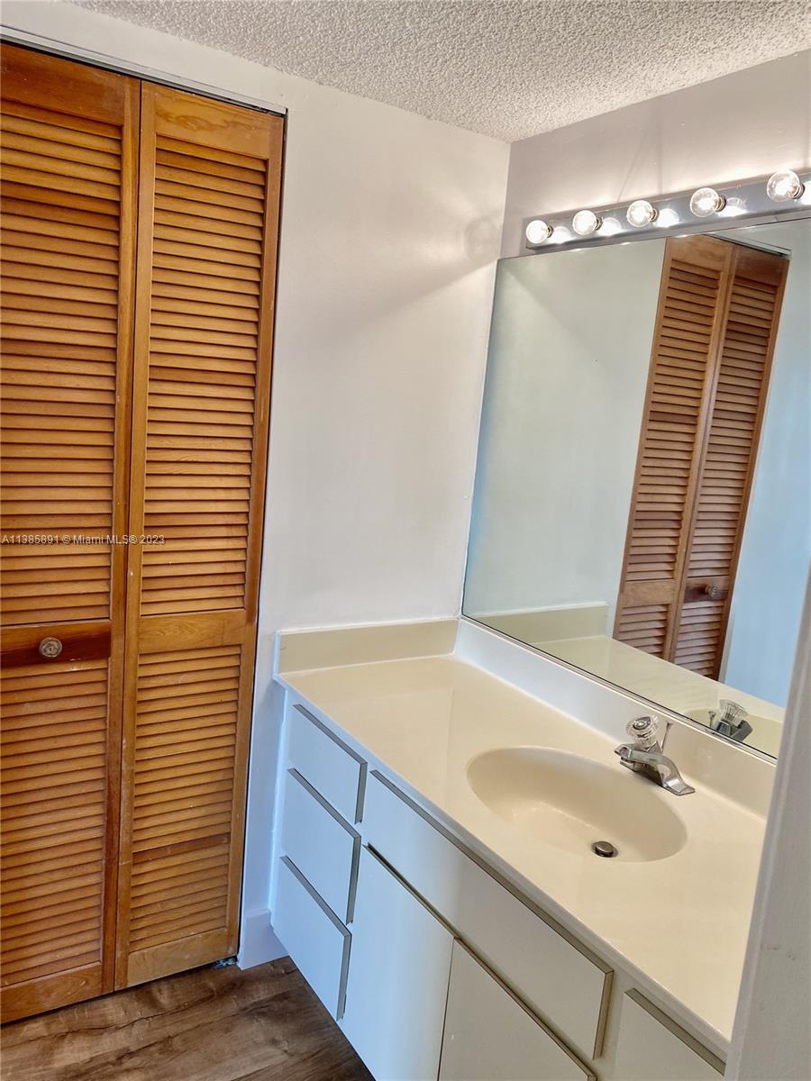KENLAND WALK CONDO III - Residential Lease