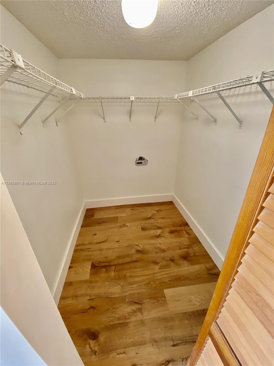 KENLAND WALK CONDO III - Residential Lease