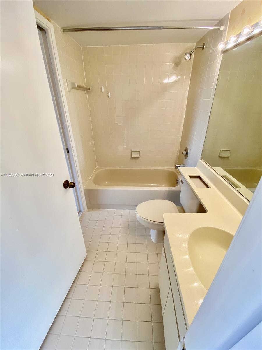 KENLAND WALK CONDO III - Residential Lease