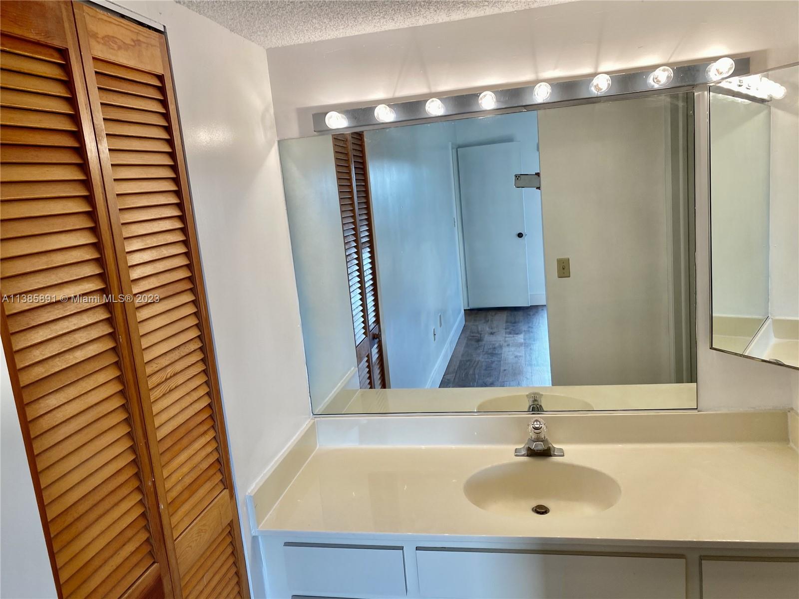 KENLAND WALK CONDO III - Residential Lease
