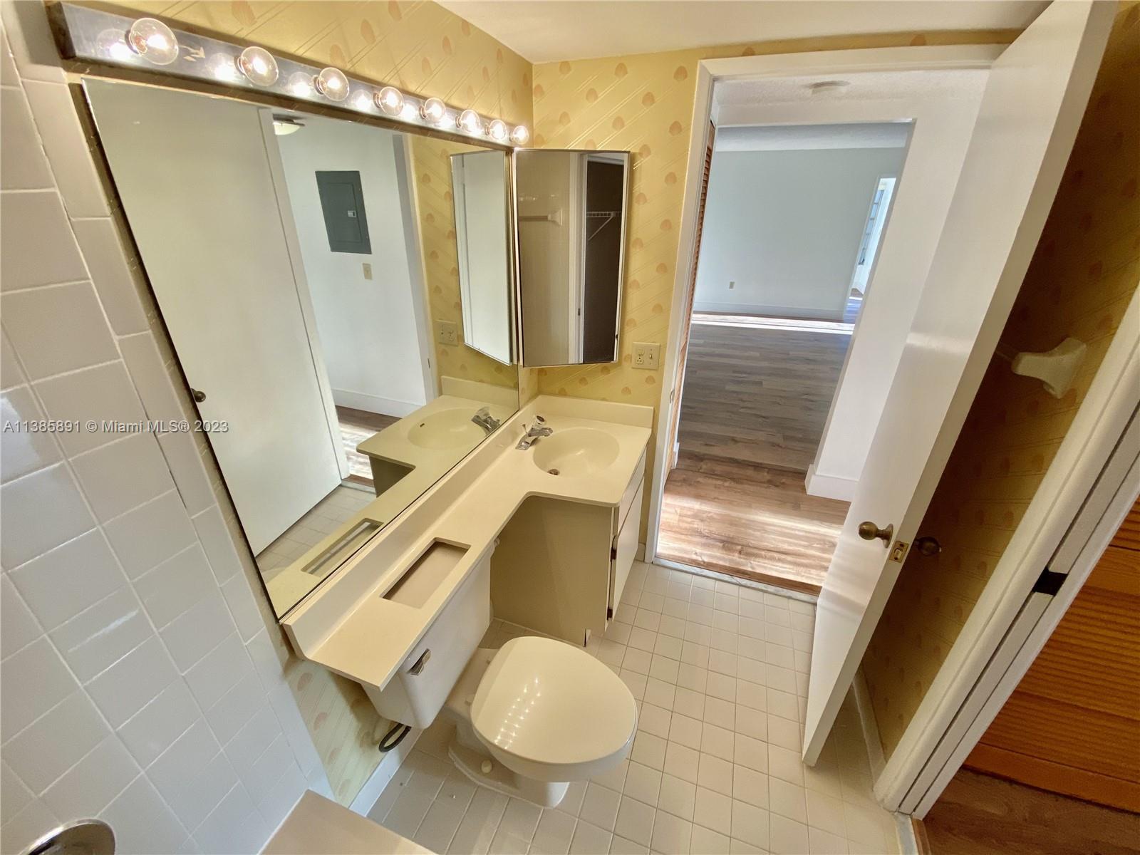 KENLAND WALK CONDO III - Residential Lease