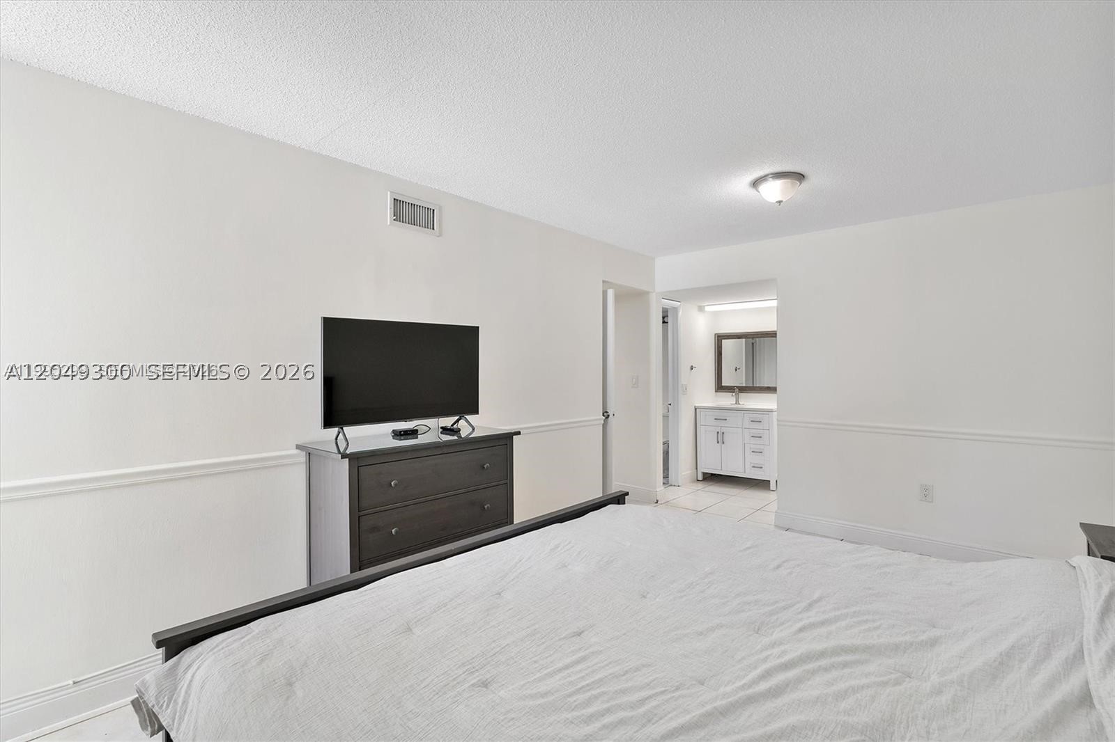 CARIBBEAN BREEZE CONDO - Residential Lease
