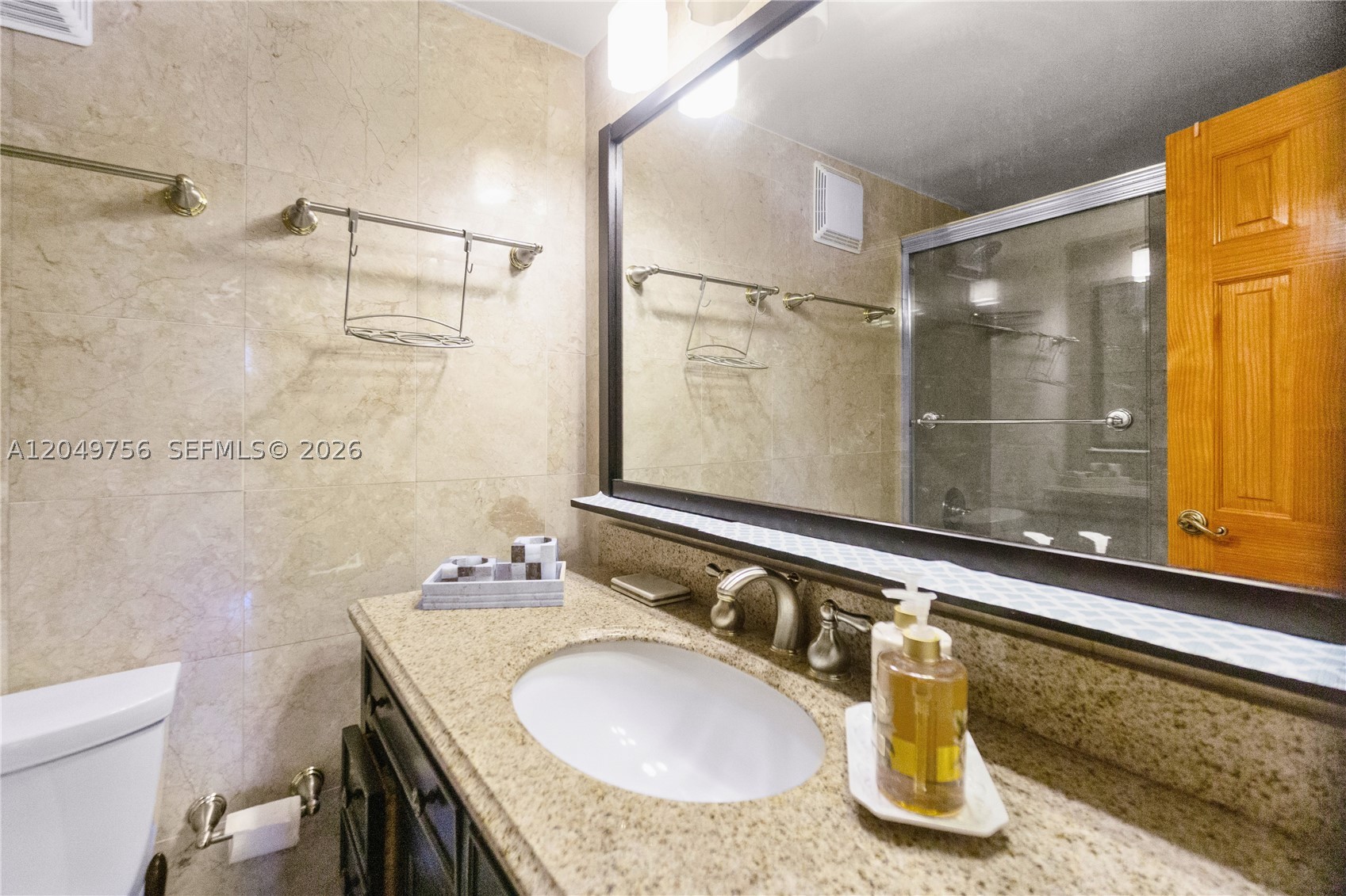 THE DECOPLAGE CONDO - Residential Lease