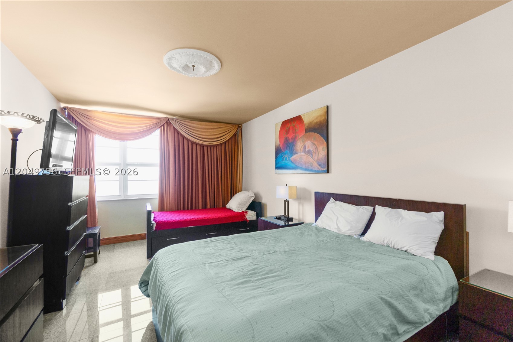 THE DECOPLAGE CONDO - Residential Lease