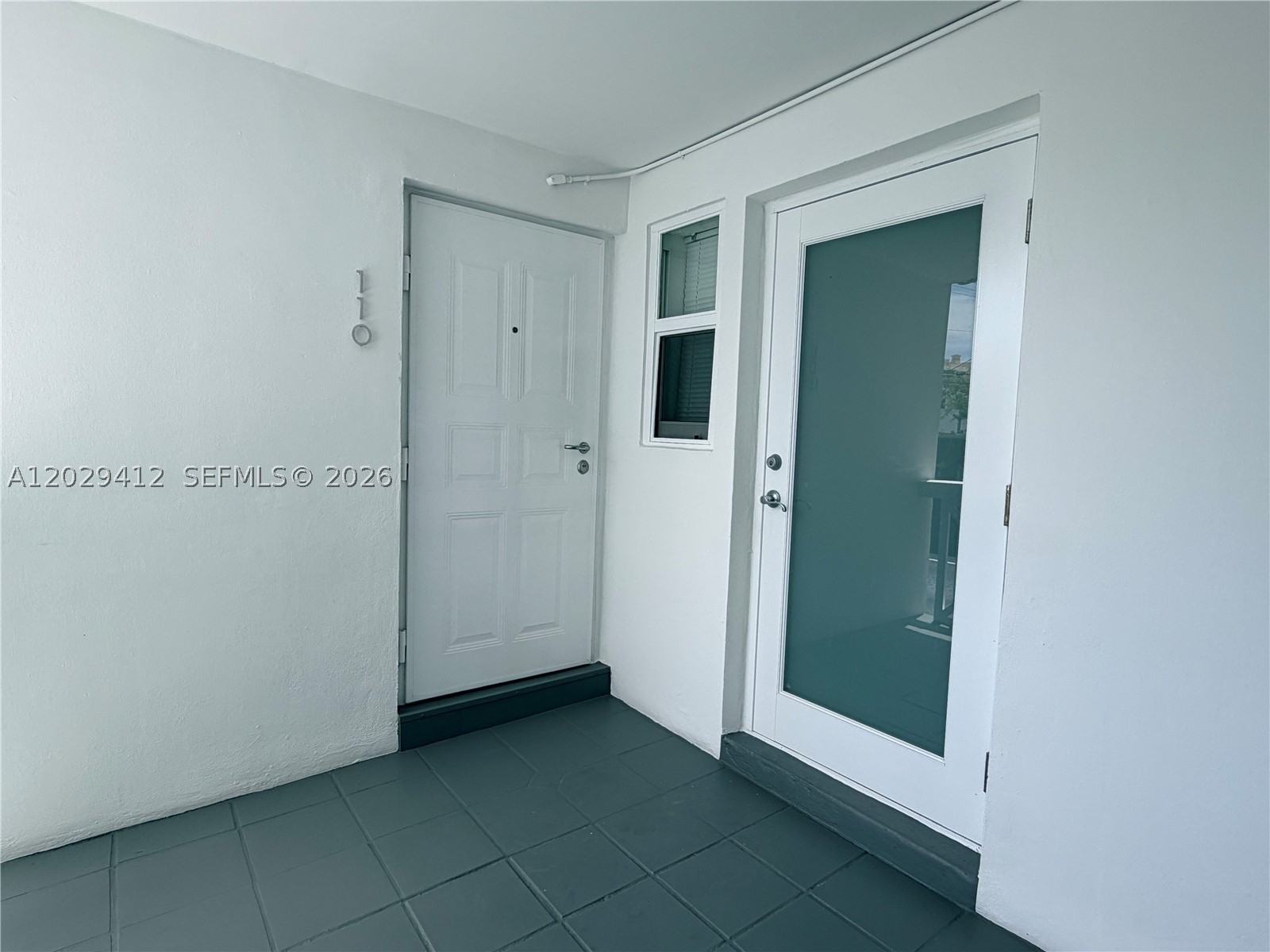 FULLY RENOVATED 2 BED/2 BATH FIRST FLOOR CORNER UNIT.  CERAMIC FLOORS THROUGHOUT.  IMPACT GLASS WINDOWS.  CLOSE TO BEACH, SHOPPING, RESTAURANTS AND SCHOOLS.  EASY TO SHOW.