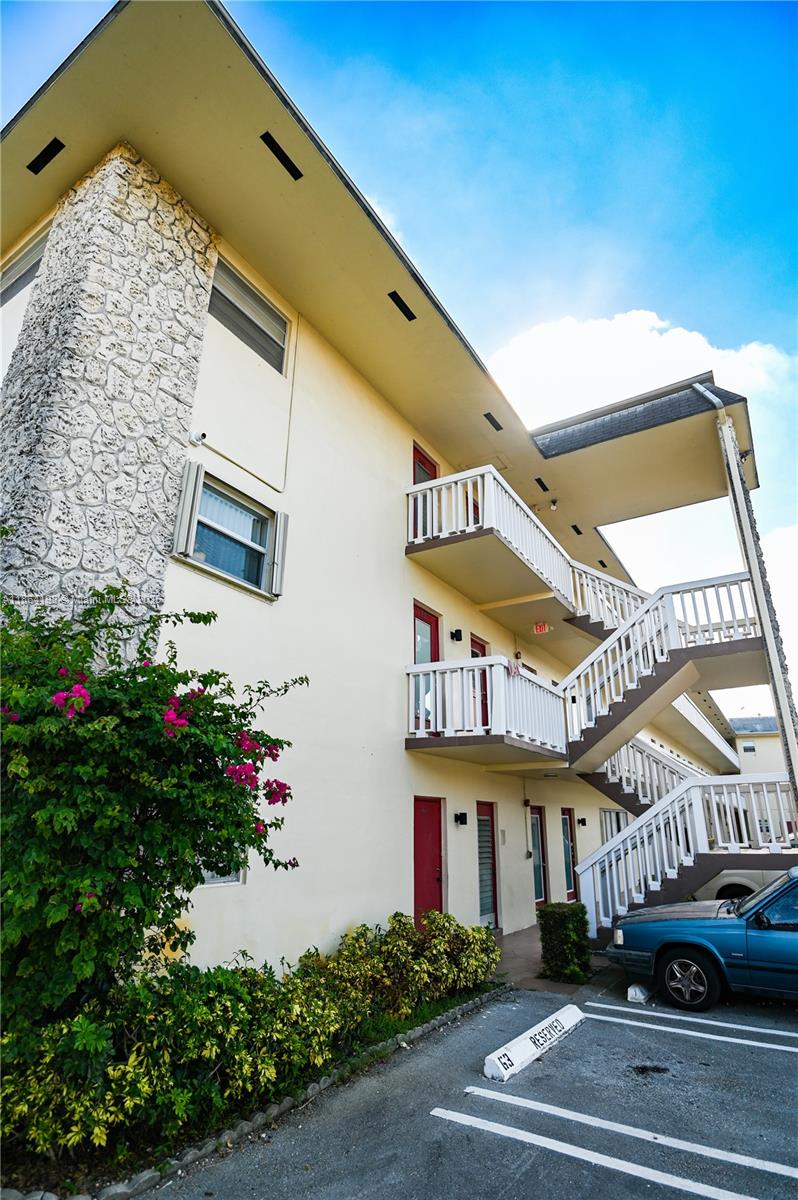 JARRET HALL CONDO - Residential