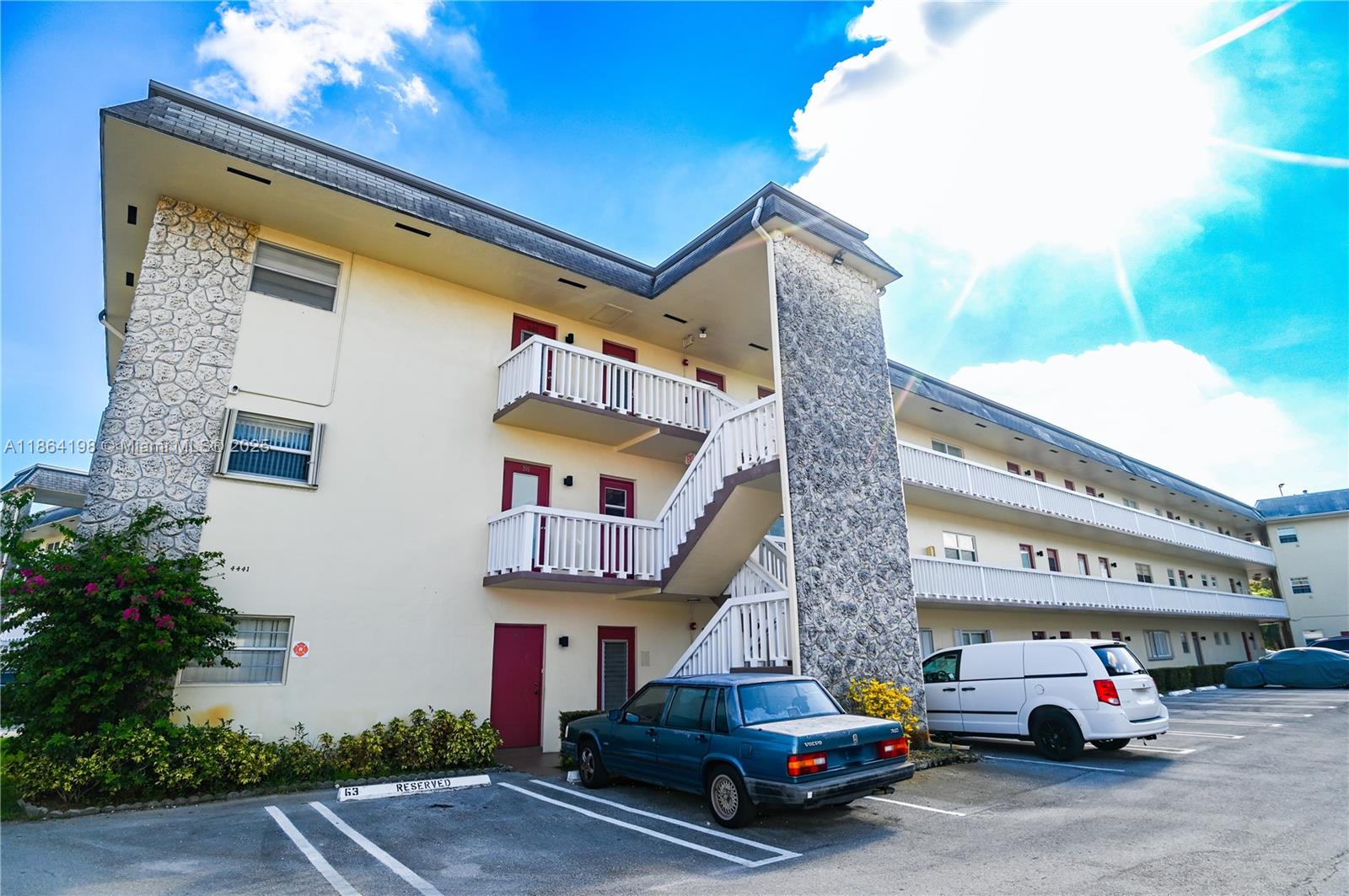 JARRET HALL CONDO - Residential