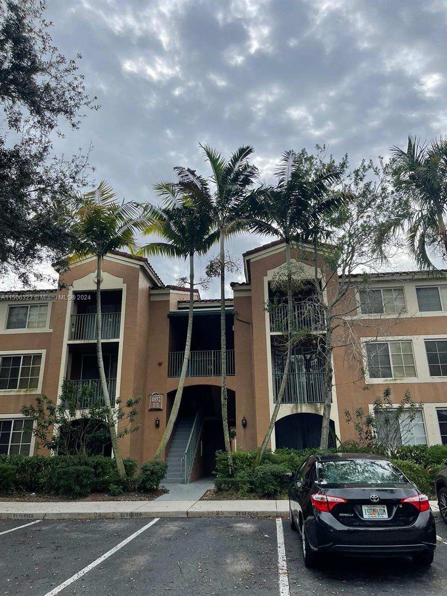 CARRINGTON AT COCONUT CRE - Residential Lease