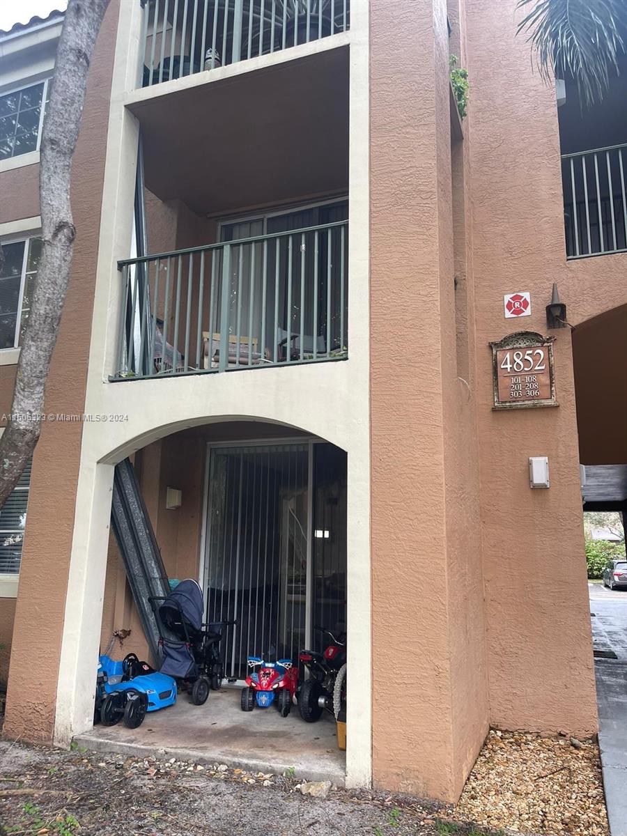 CARRINGTON AT COCONUT CRE - Residential Lease
