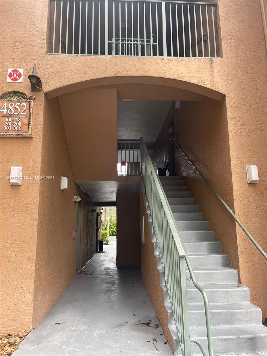 CARRINGTON AT COCONUT CRE - Residential Lease