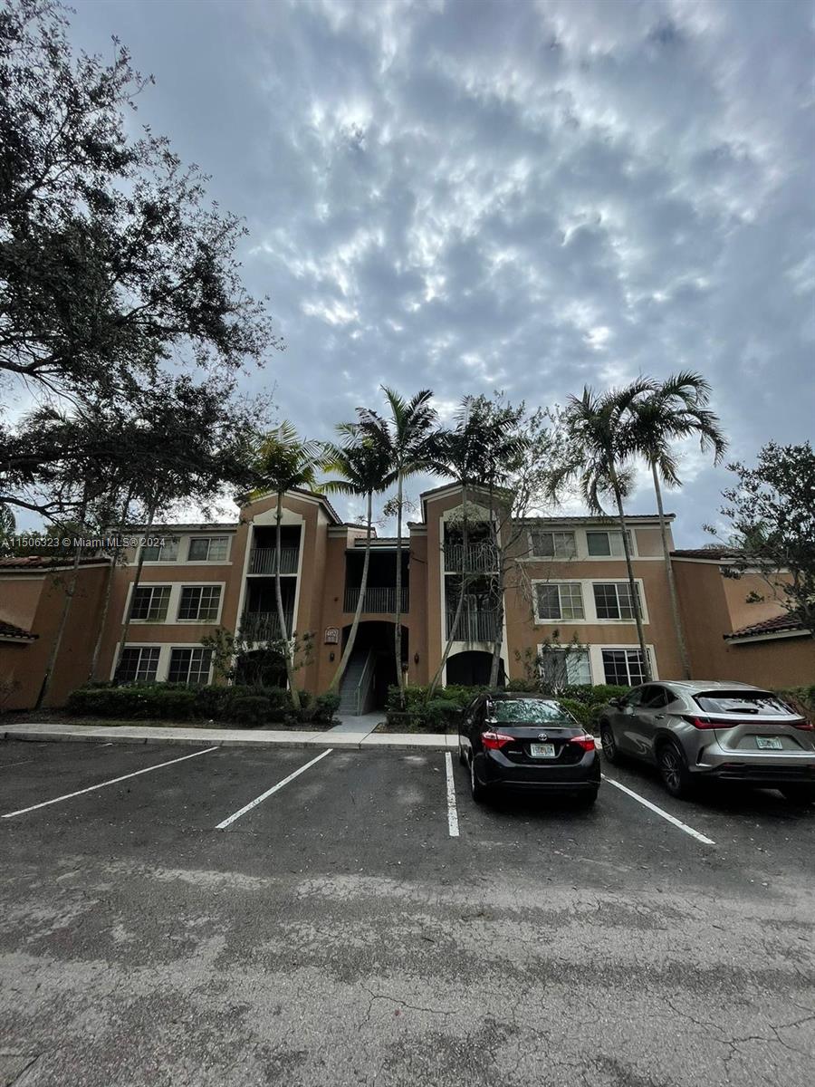 Great Community!!!! 2 bedroom and 1 bathroom condominium in the Carrington at Coconut Creek Community. Unit holds a spacious layout and patio area. Minutes away from Sawgrass Expressway with great amenities including: Pool, Common Areas, Gated, Tennis Courts and much more, bring your best client, they will love it!!!