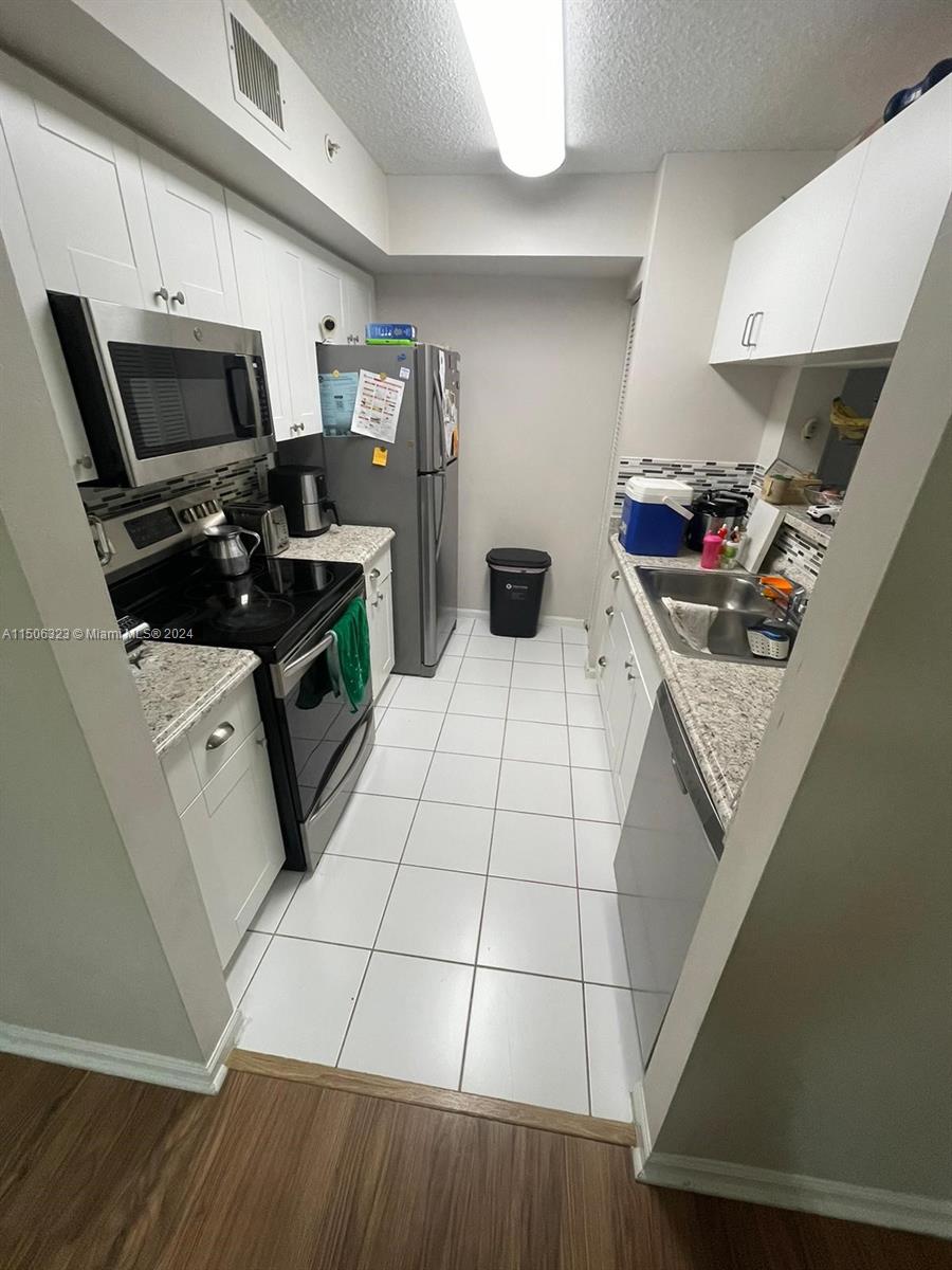 CARRINGTON AT COCONUT CRE - Residential Lease