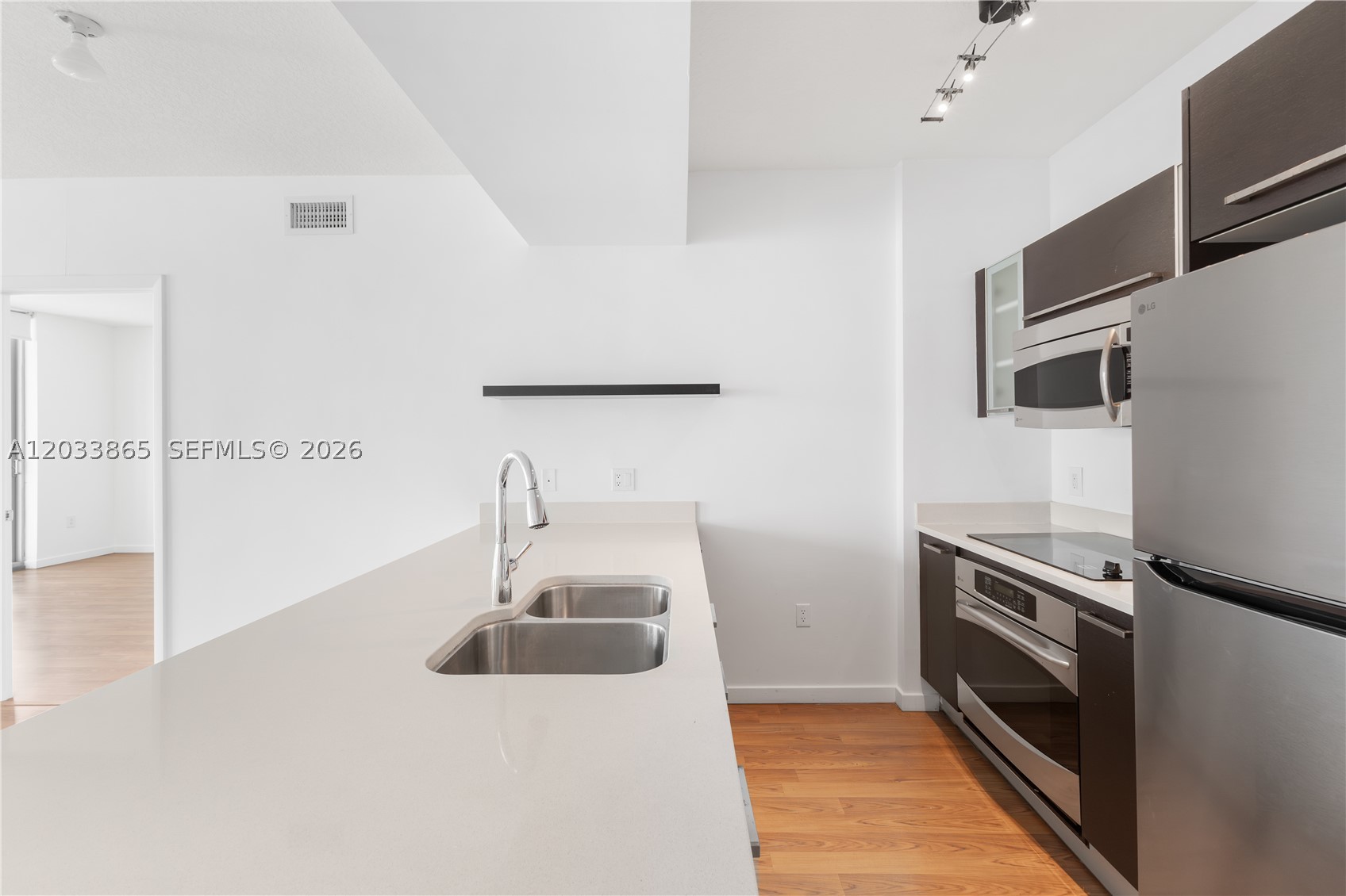 GALLERY ART CONDO - Residential Lease