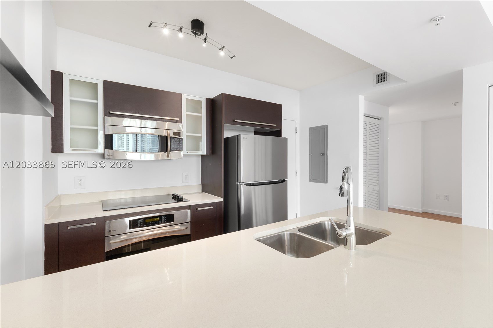 GALLERY ART CONDO - Residential Lease