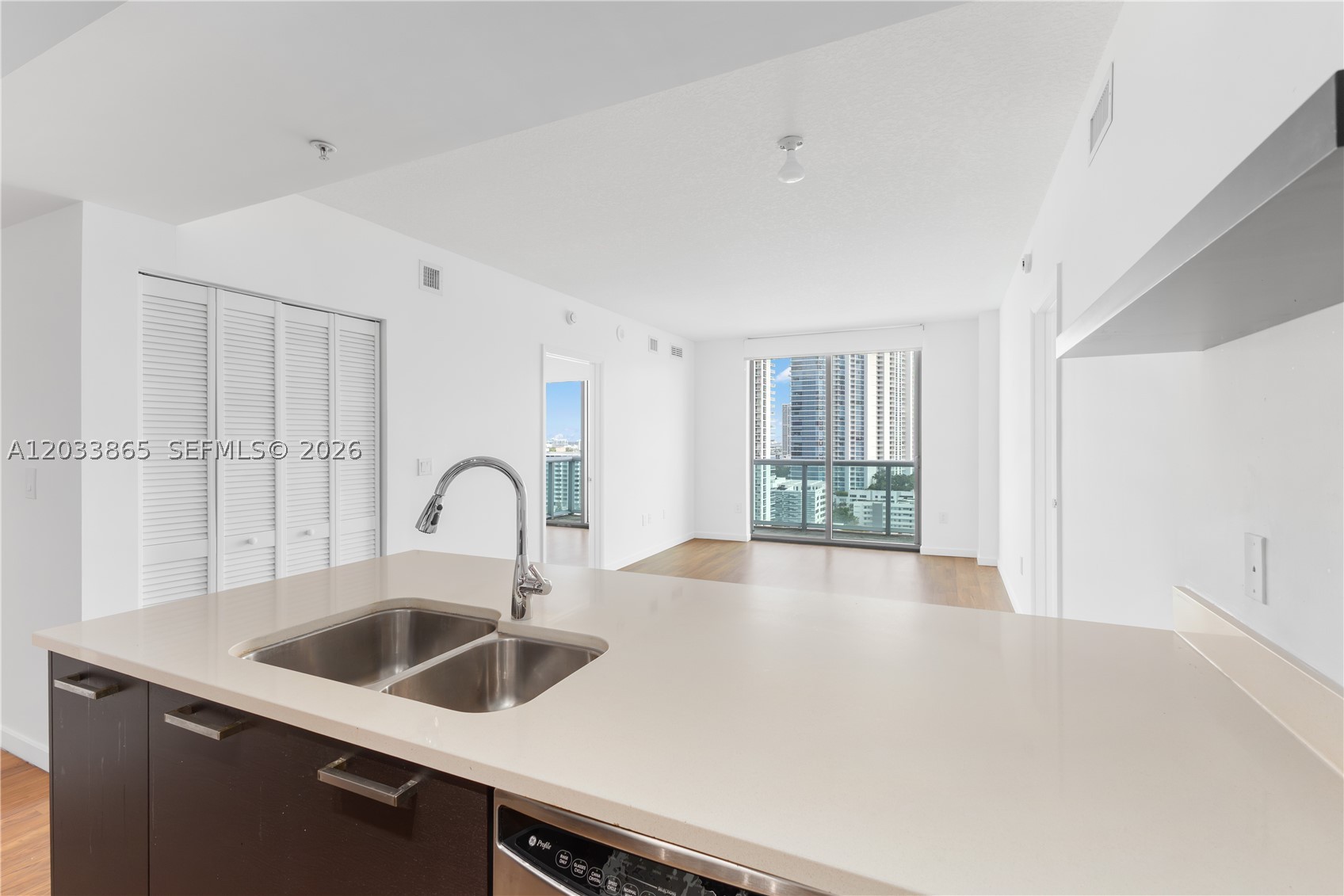 GALLERY ART CONDO - Residential Lease