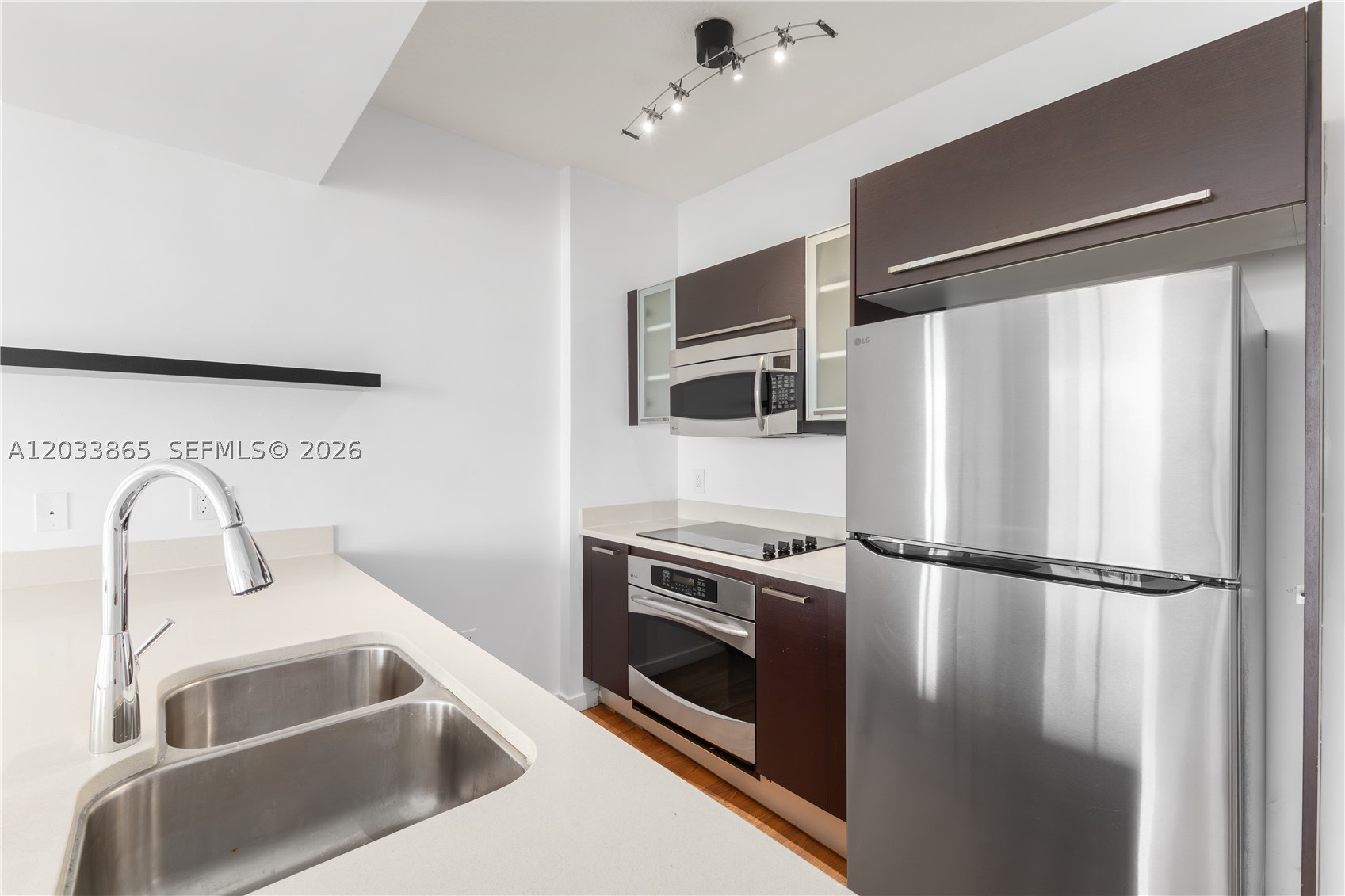 GALLERY ART CONDO - Residential Lease