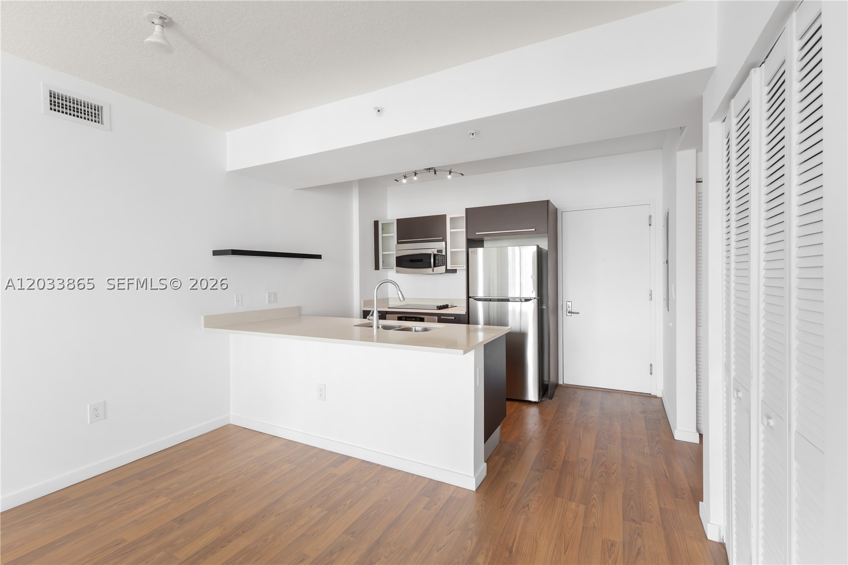 GALLERY ART CONDO - Residential Lease