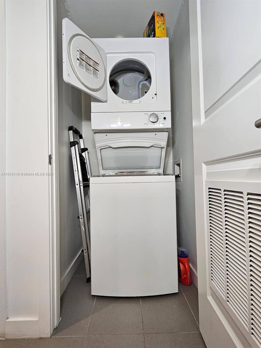 CANVAS CONDO - Residential Lease