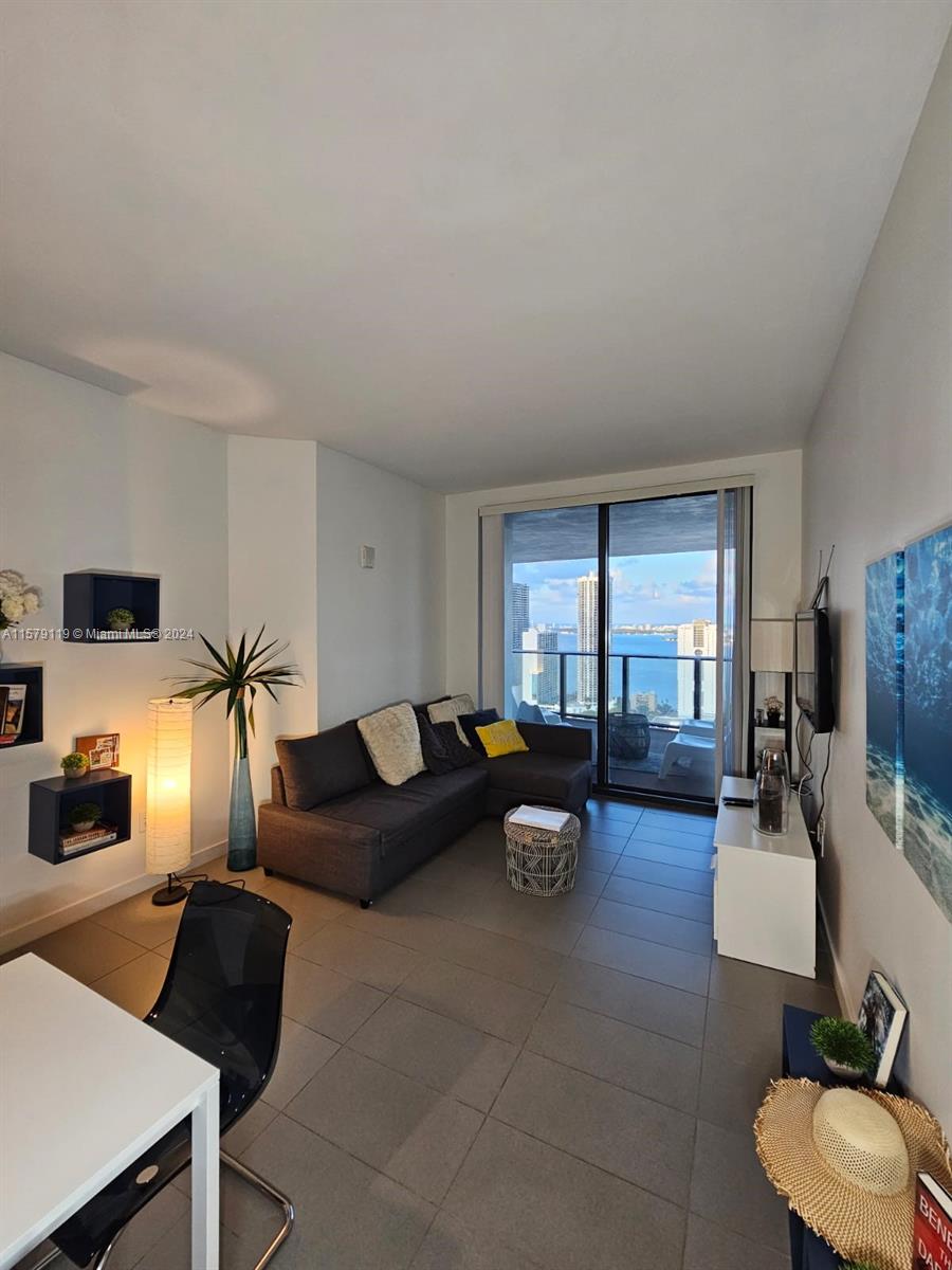 CANVAS CONDO - Residential Lease