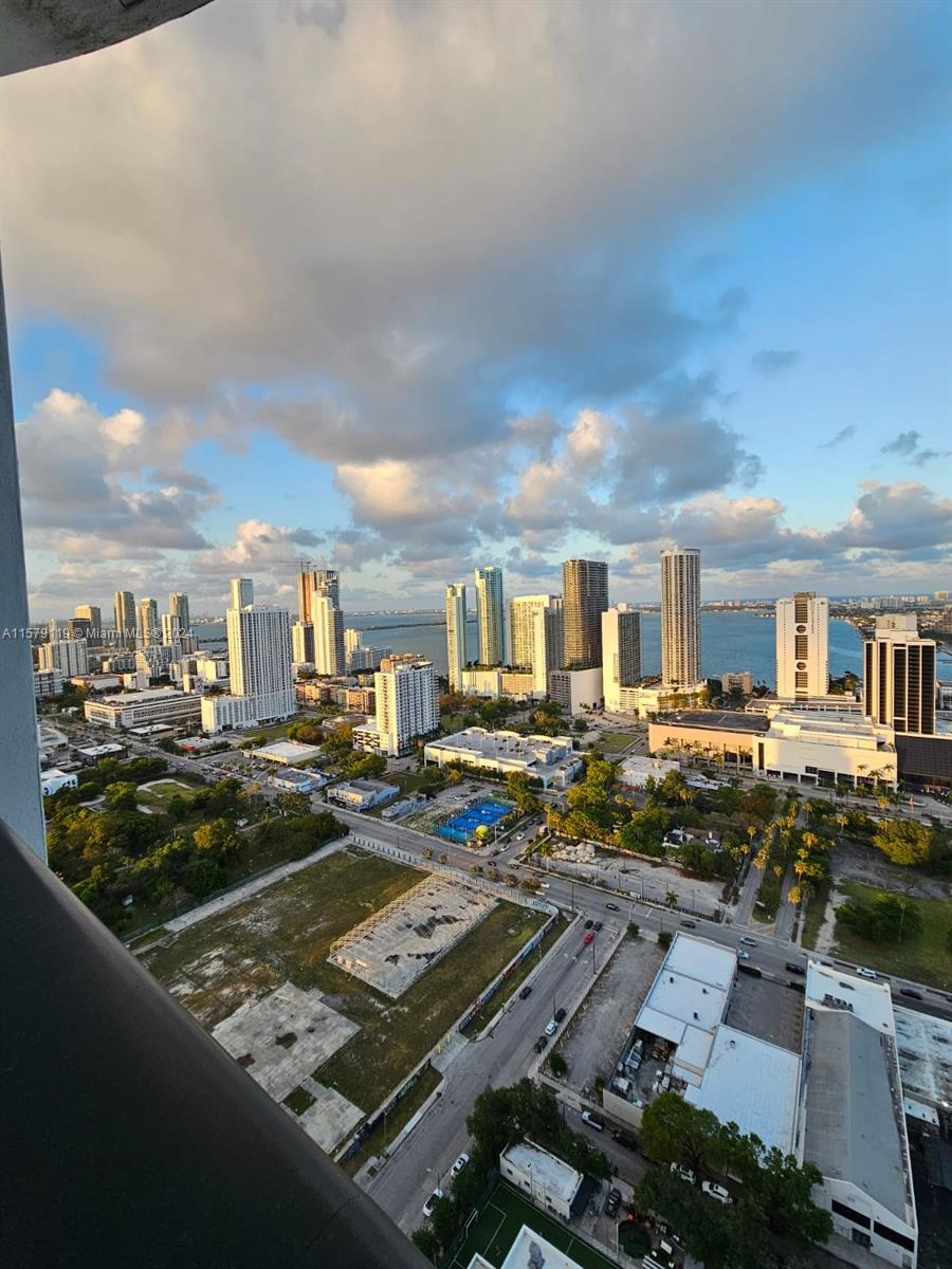 CANVAS CONDO - Residential Lease
