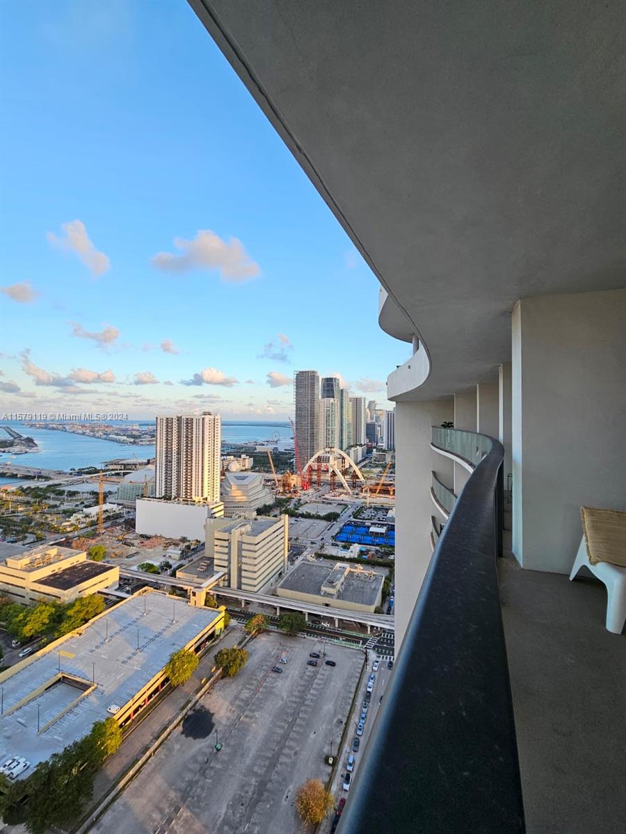 CANVAS CONDO - Residential Lease