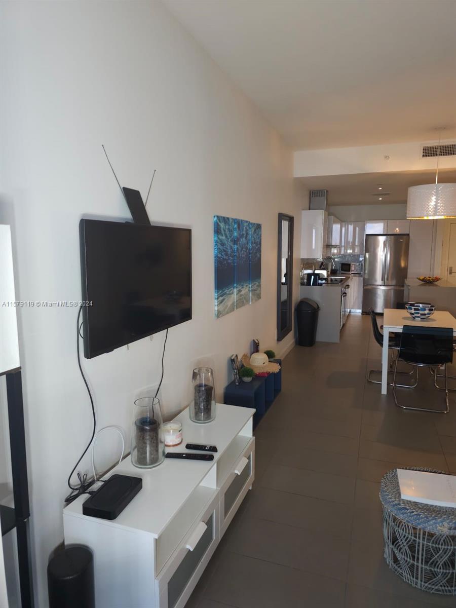 CANVAS CONDO - Residential Lease
