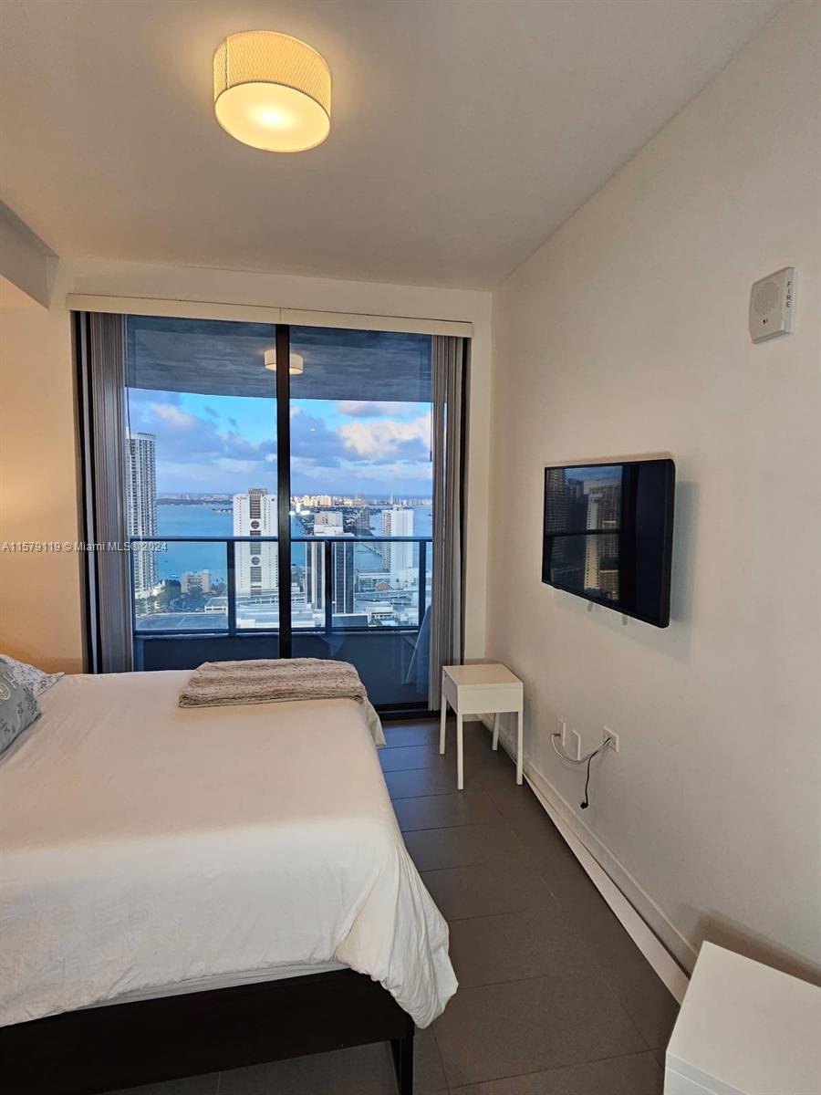 CANVAS CONDO - Residential Lease