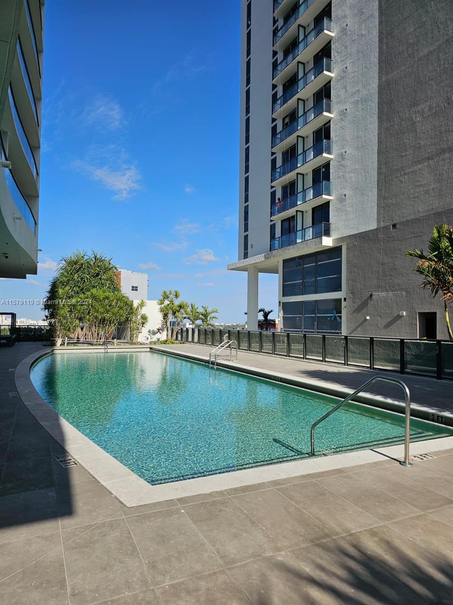 CANVAS CONDO - Residential Lease