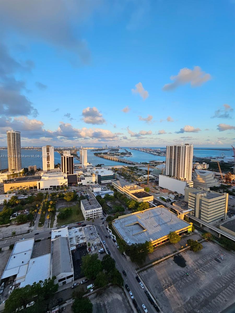 CANVAS CONDO - Residential Lease