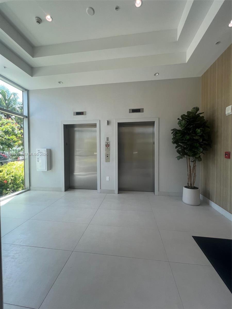 360 CONDO B - Residential