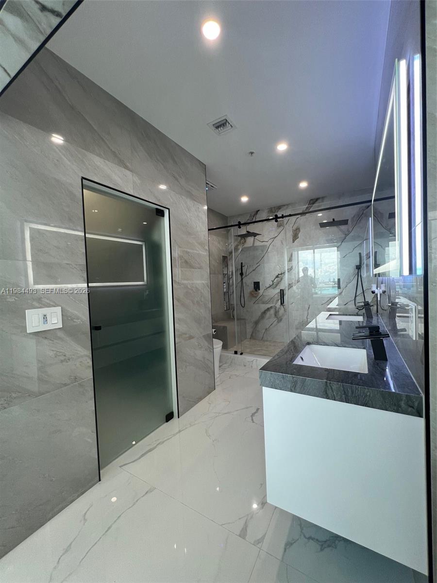 360 CONDO B - Residential