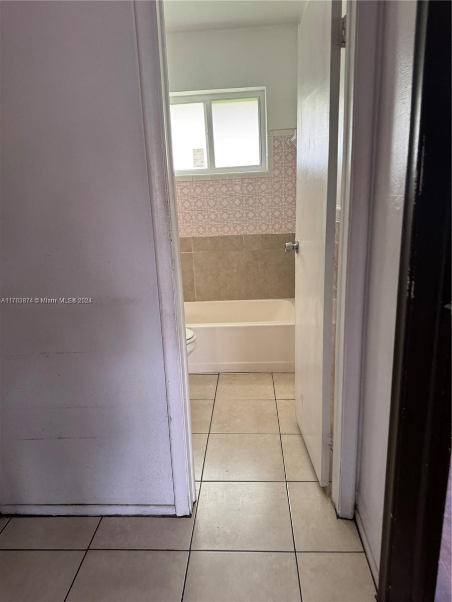 TOWN OF MODELO (DANIA) B- - Residential Lease