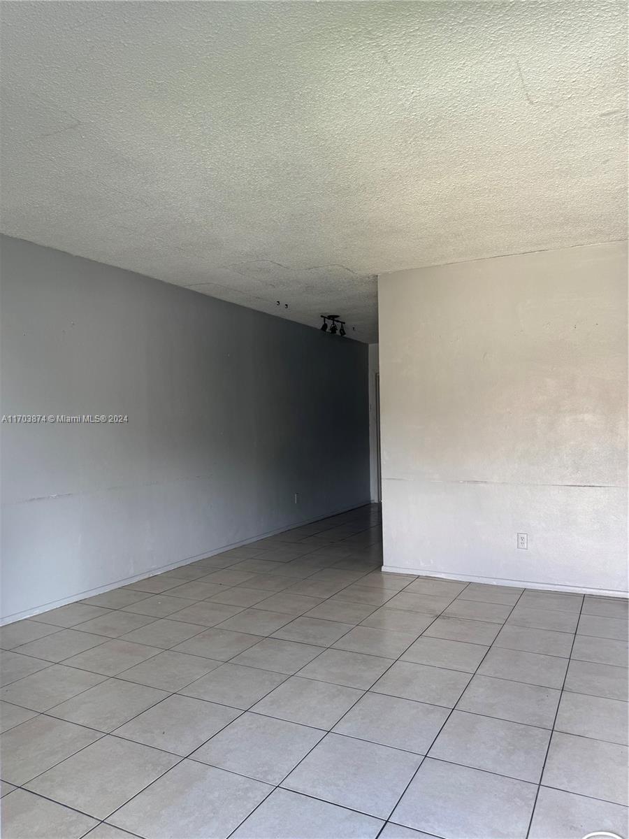 TOWN OF MODELO (DANIA) B- - Residential Lease