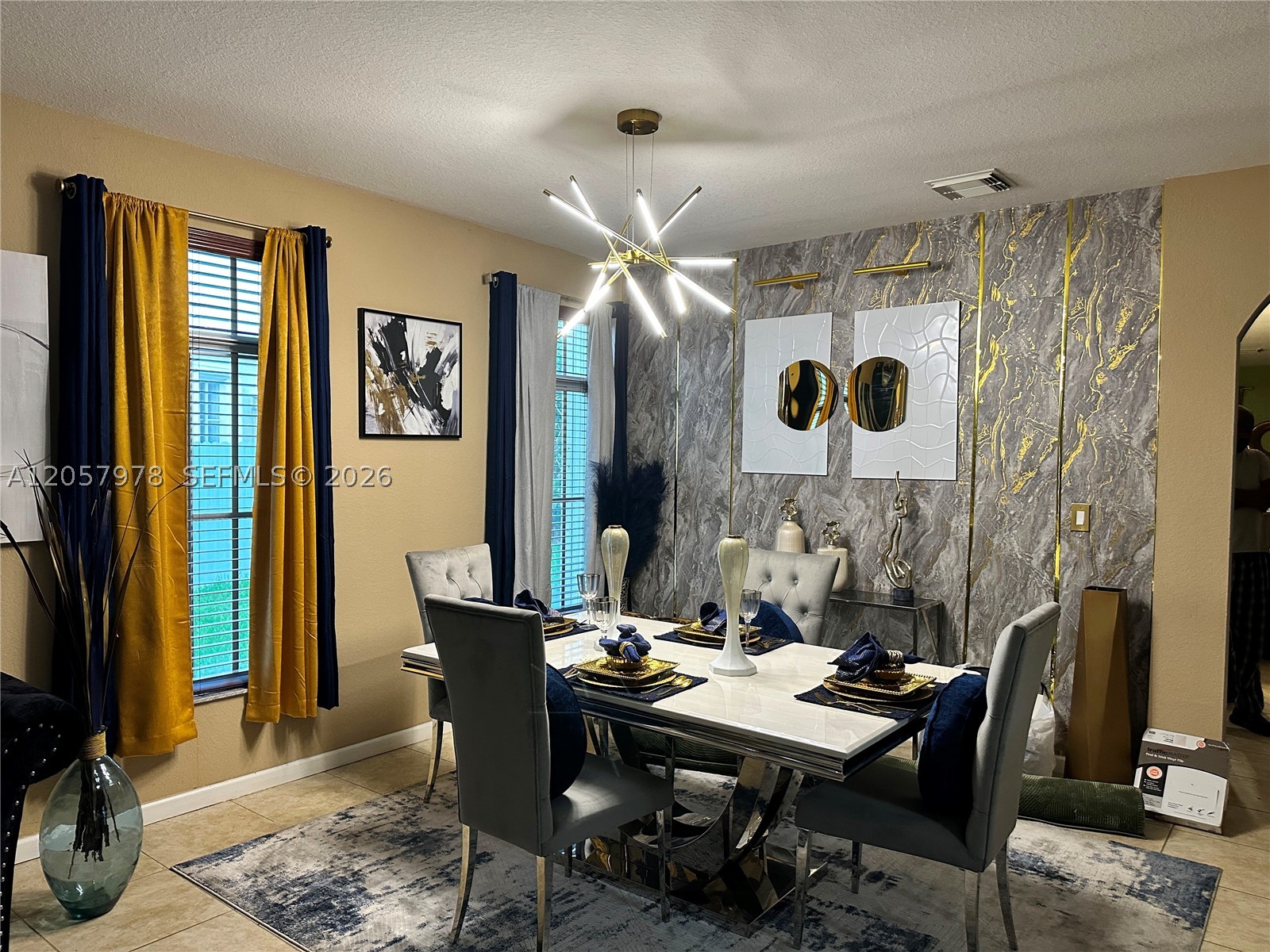 MANDARIN LAKES - Residential
