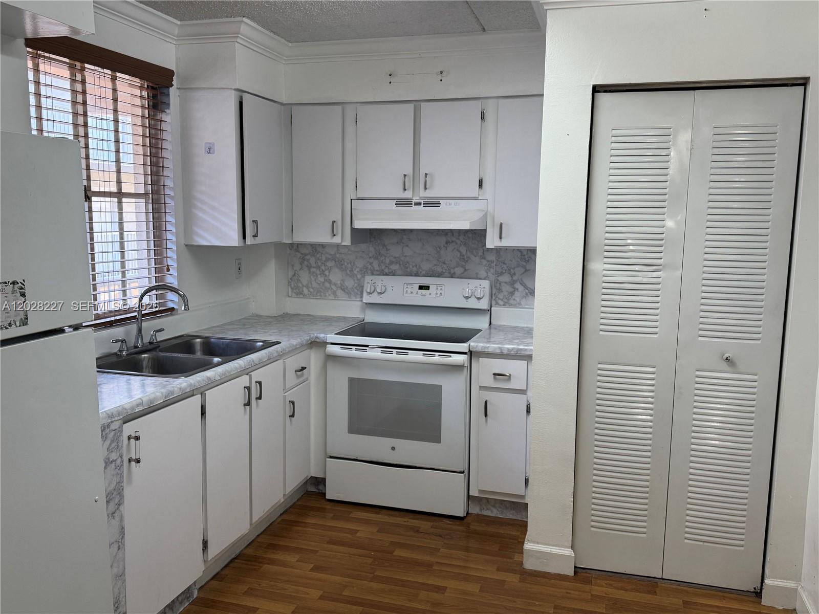 MIRASSOU CONDO - Residential Lease