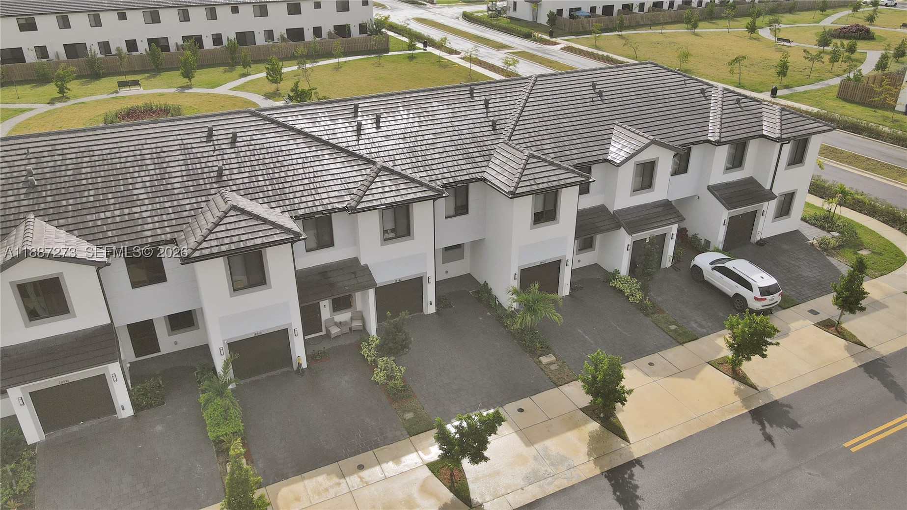 CENTURY PARK SQUARE - Residential