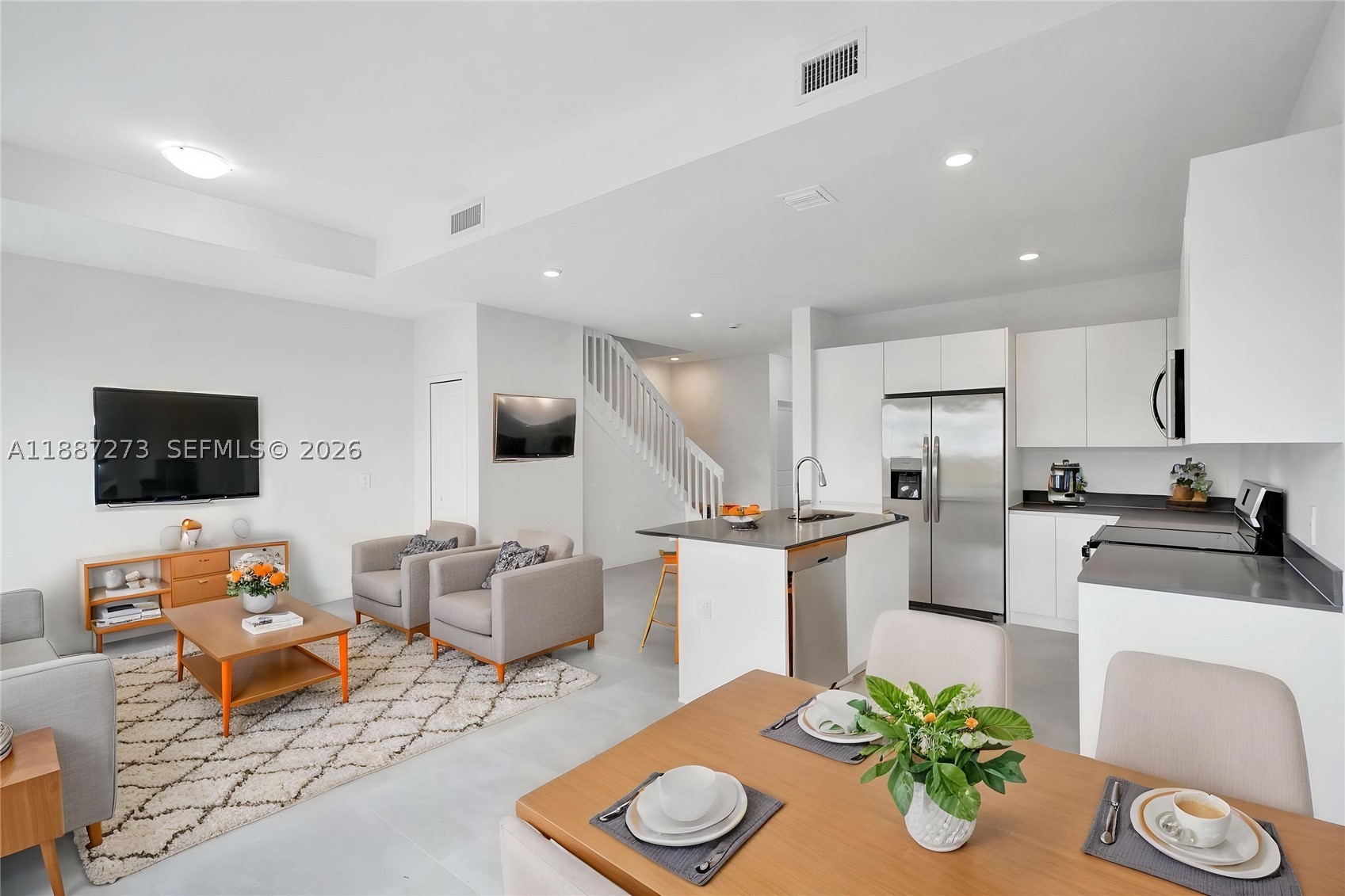BRAND NEW 2 STORY TOWNHOME!!! Beautiful and spacious 3 beds and 2.5 bath townhouse with one car garage in Homestead. Modern open kitchen with SS appliances , modern white cabinets and elegant quartz countertops.