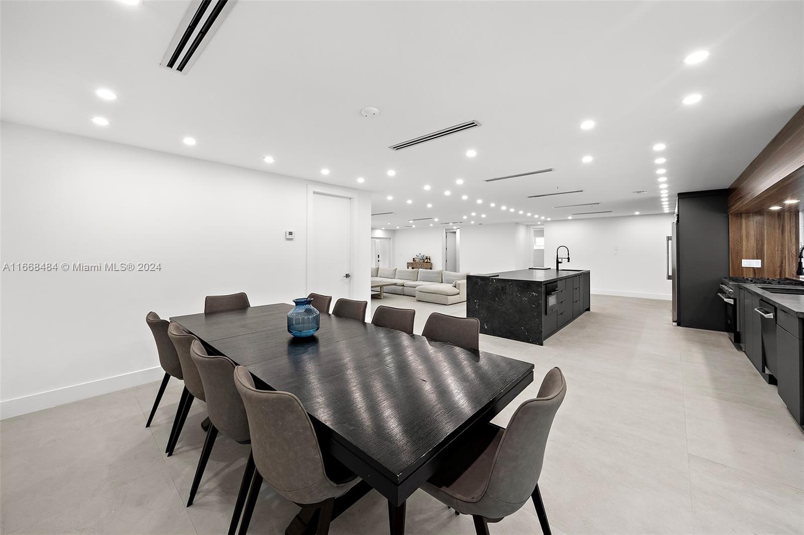 Highland Oak Gardens - Residential Lease