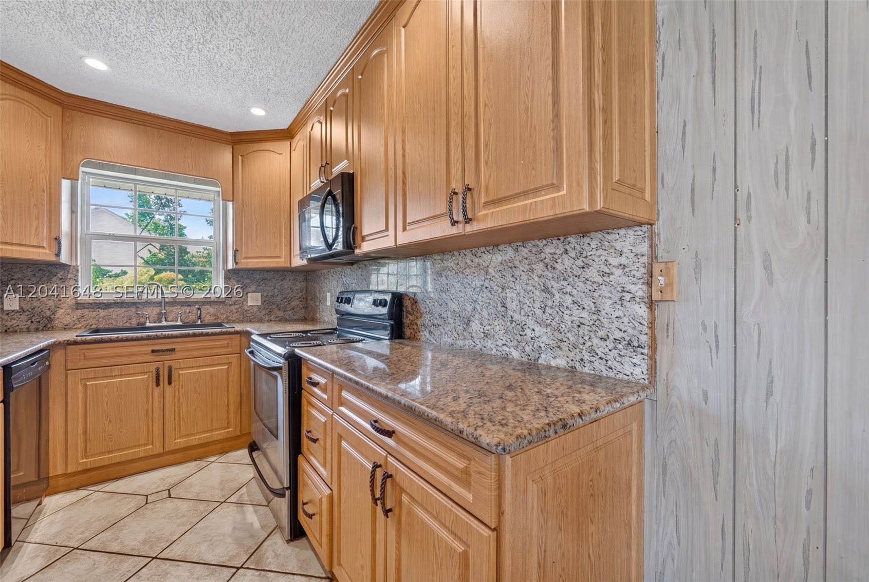 LAKEWOOD ESTS - Residential