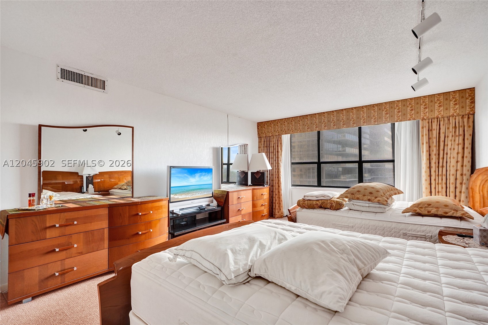 BALMORAL CONDO - Residential
