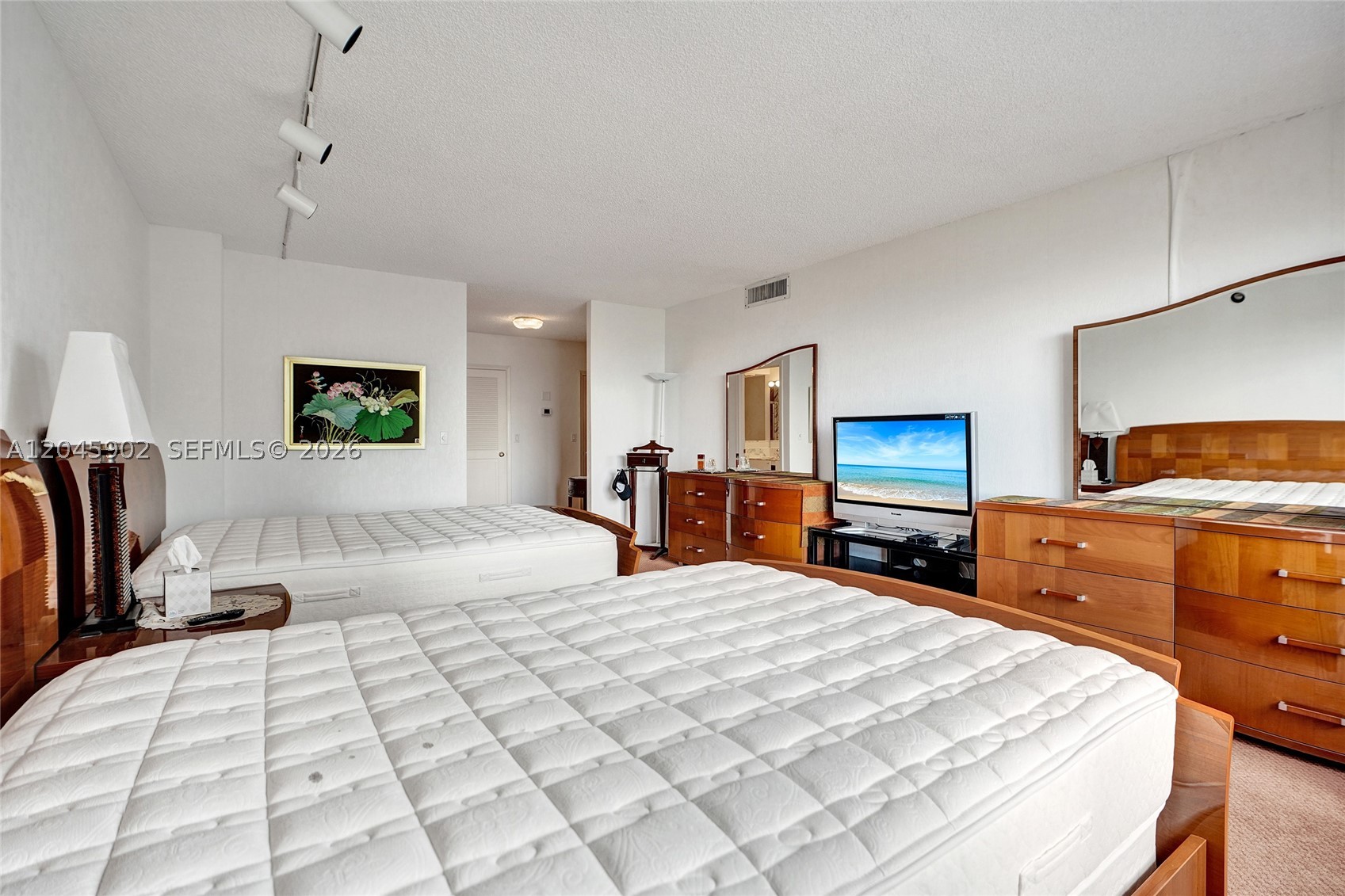 BALMORAL CONDO - Residential