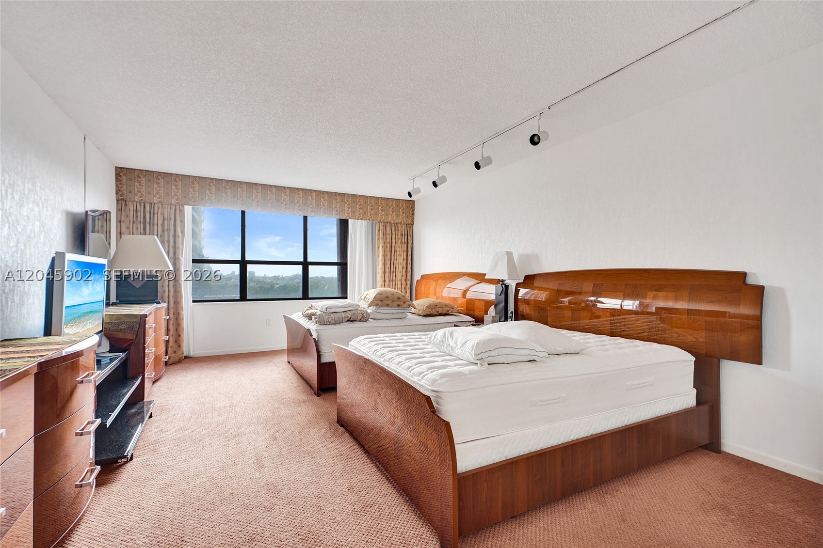 BALMORAL CONDO - Residential