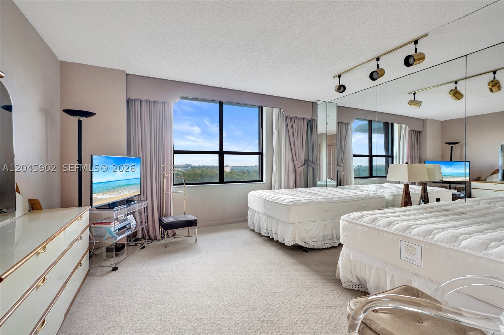 BALMORAL CONDO - Residential