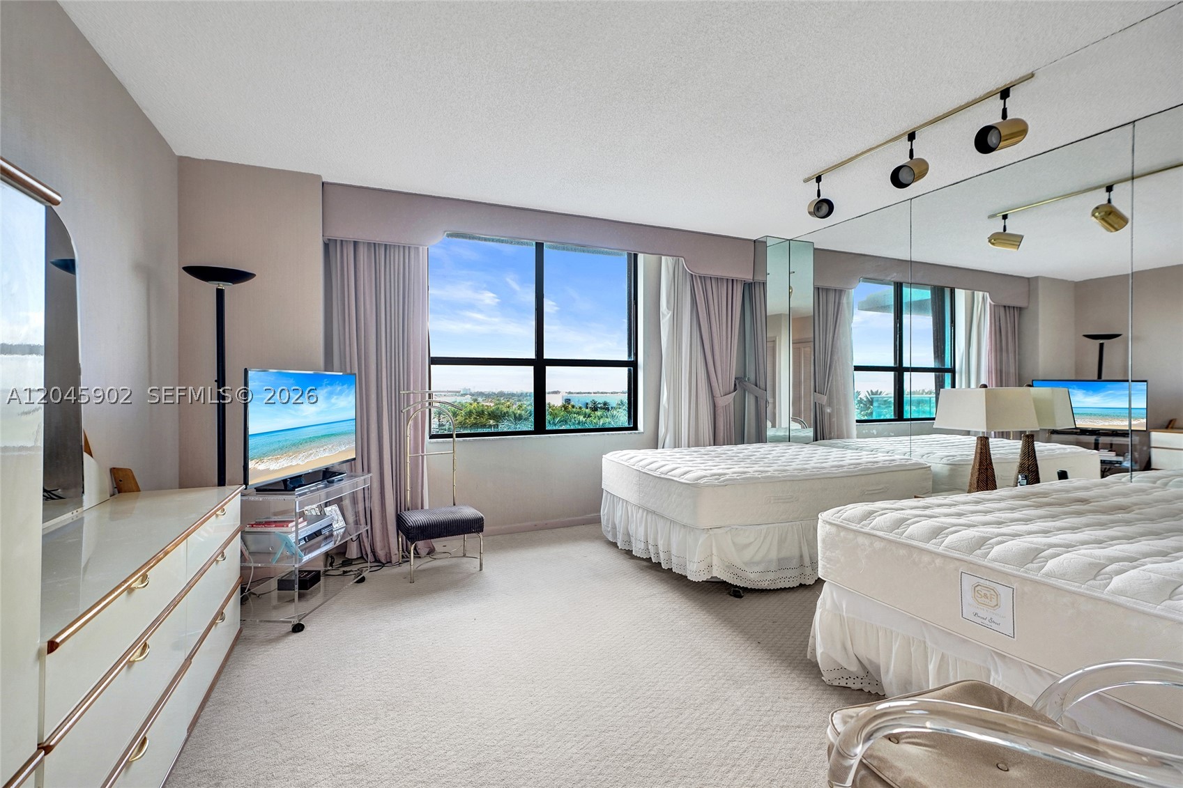 BALMORAL CONDO - Residential